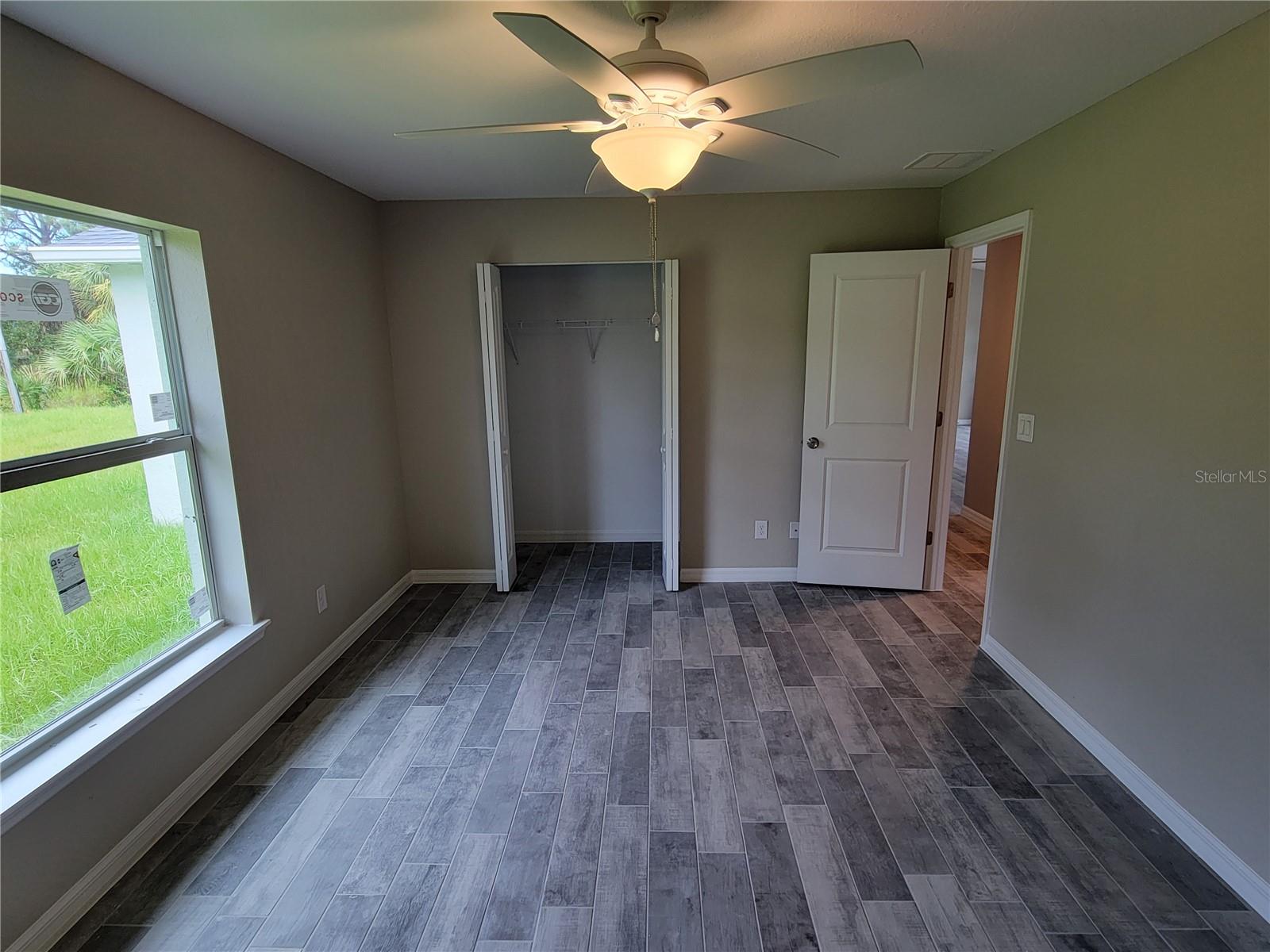 This is a photo of another complete Sunshine 3 home built by the same builder. Materials and features subject to change, buyer to verify.