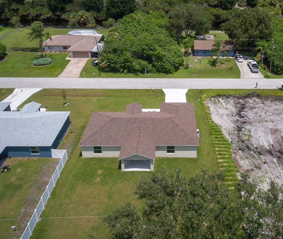 This is a photo of another complete Sunshine 3 home built by the same builder. Materials and features subject to change, buyer to verify.