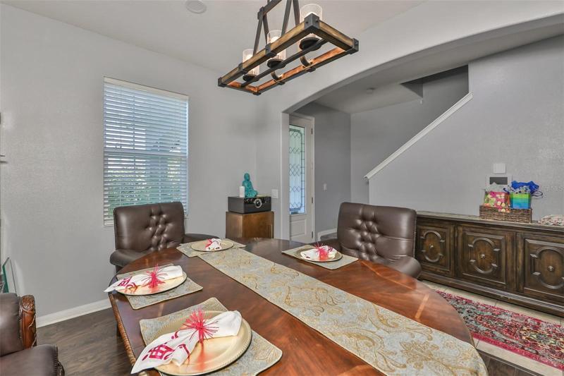 you'll find to the right a flex area, perfect for a home office/game room or formal dining room