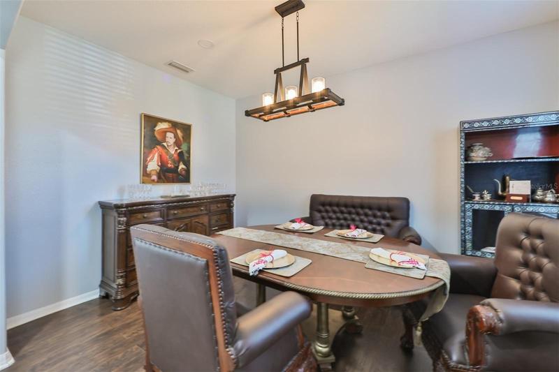 FORMAL DINING ROOM/ FLEX AREA