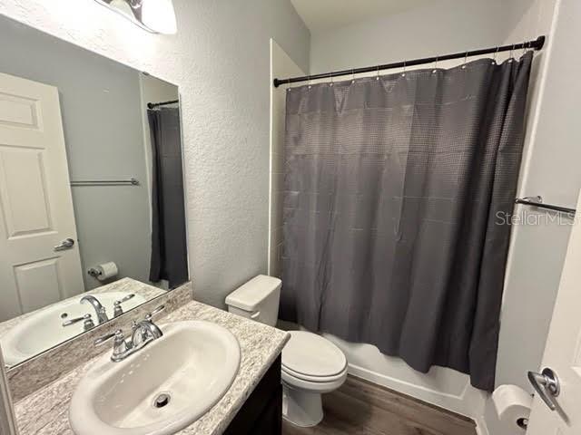 Bathroom 2 (Between Bedroom 2/3)