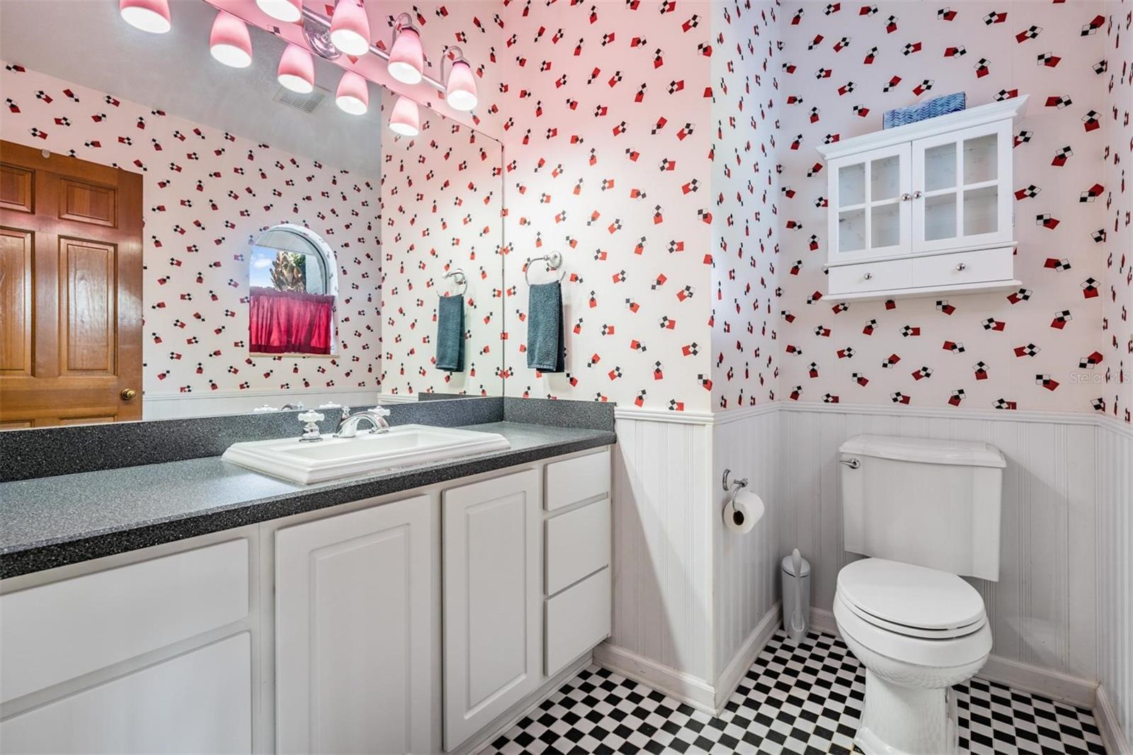 1/2 Bathroom