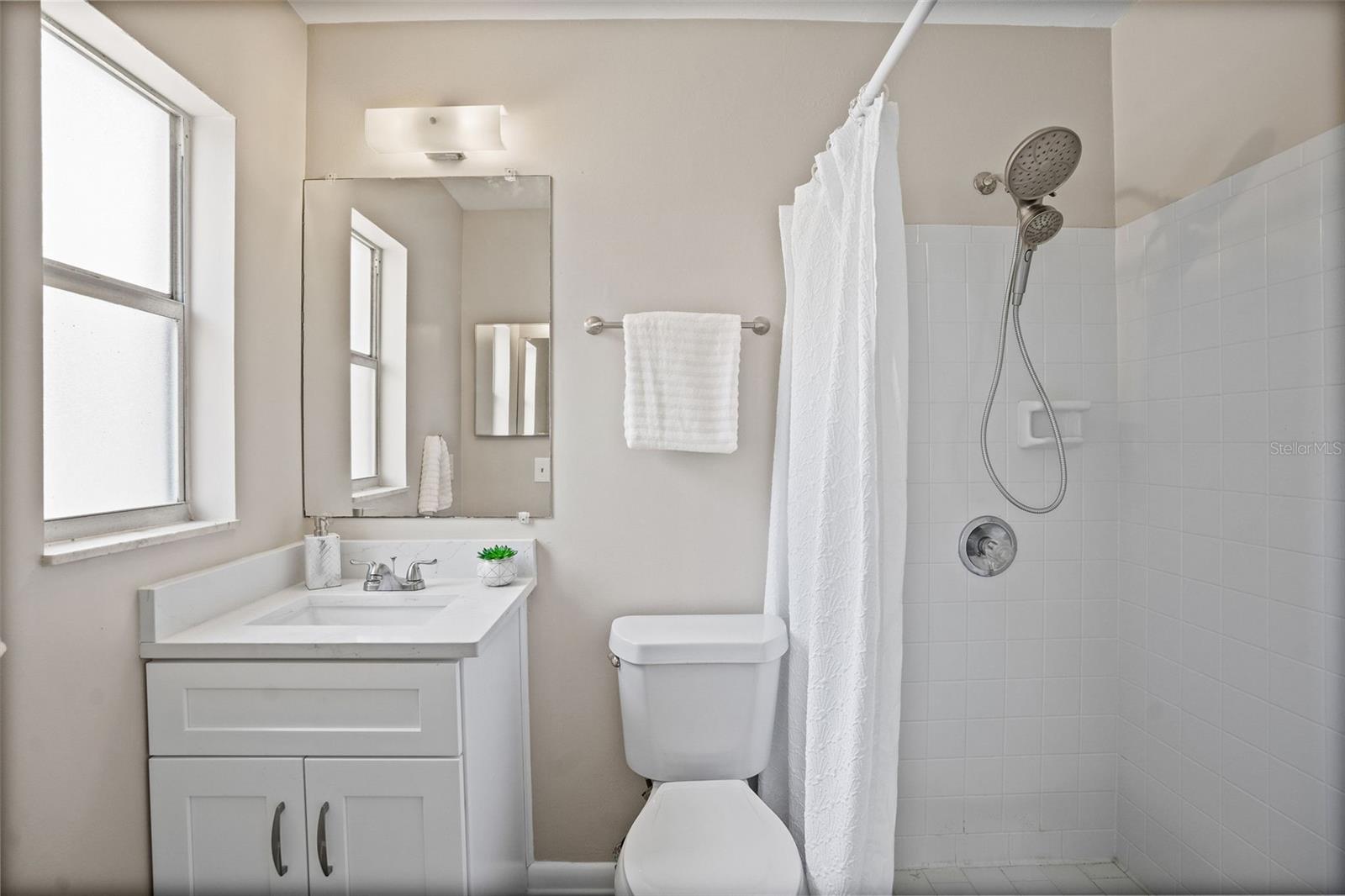 Master bath (2nd)