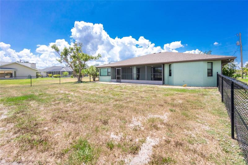 Fenced rear yard