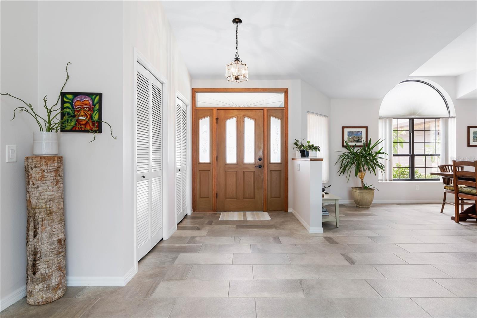 Bright, Spacious Foyer
