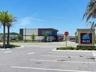 Local supermarket only 2 minutes away