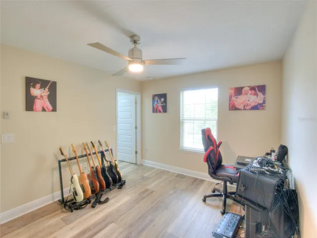 Hobby/craft/3rd bedroom upstairs 16328WVL