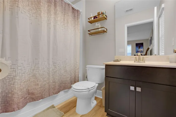 Ensuite 2nd full bathroom upstairs 16328WVL