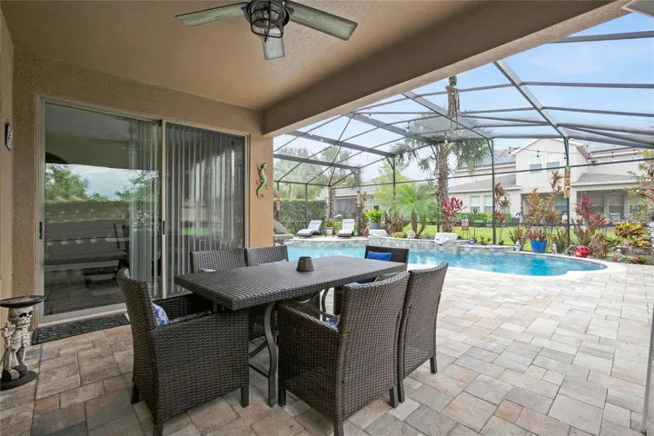 Covered outdoor patio 16328WVL