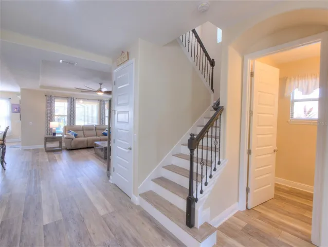 Stairway living area 16328 WVL