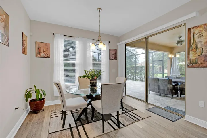 Breakfast area 16328 WVL