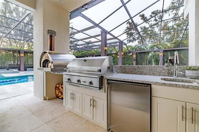Outdoor Kitchen