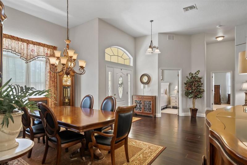 Dining Room / Foyer