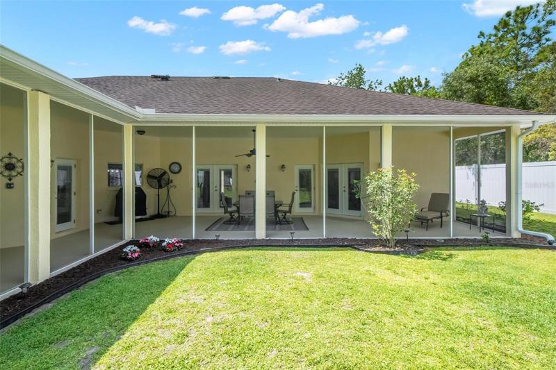 Huge 40 x 29 Screened Porch