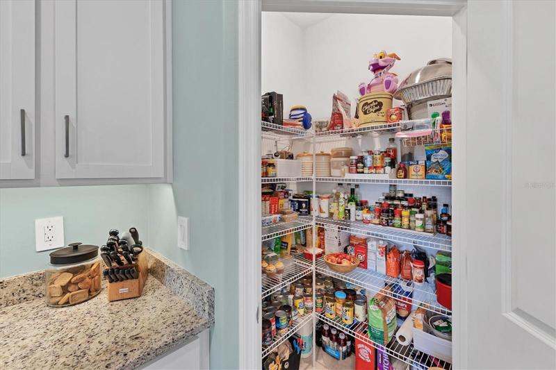 Corner Walkin Pantry