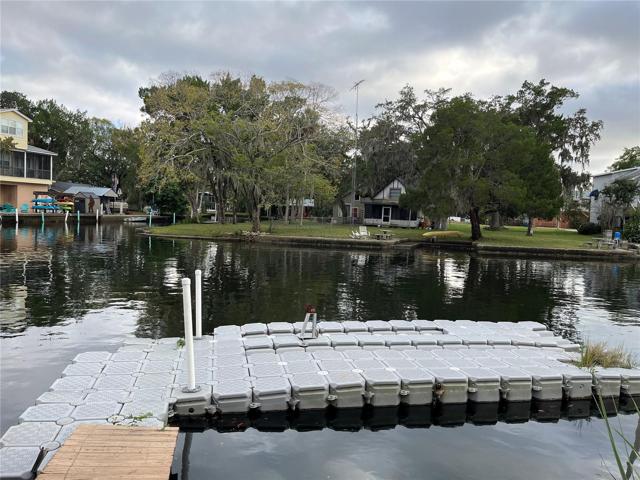 Wide main river frontage with floating boat lift