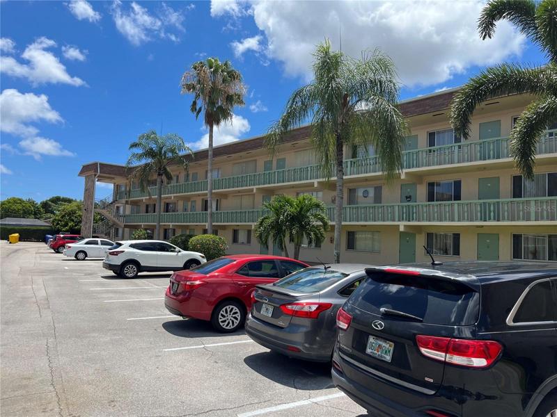 700 Village Green Hampton Condo