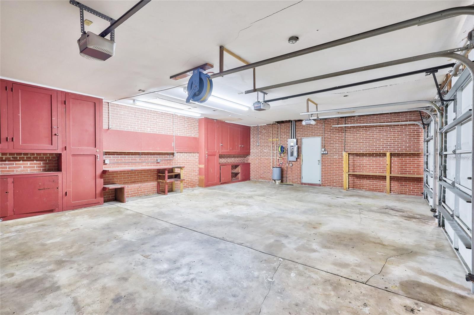 3 CAR GARAGE