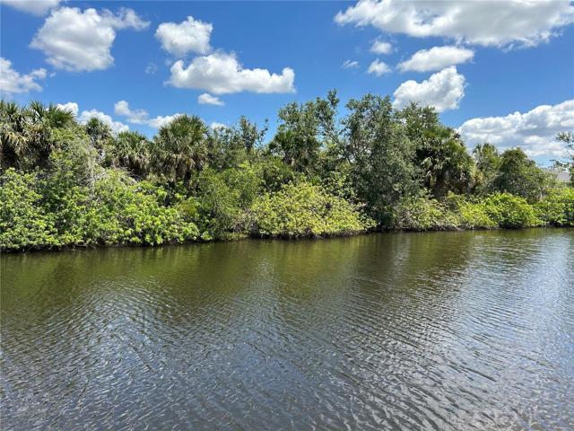 There are nearly 166 feet of Gulf access views