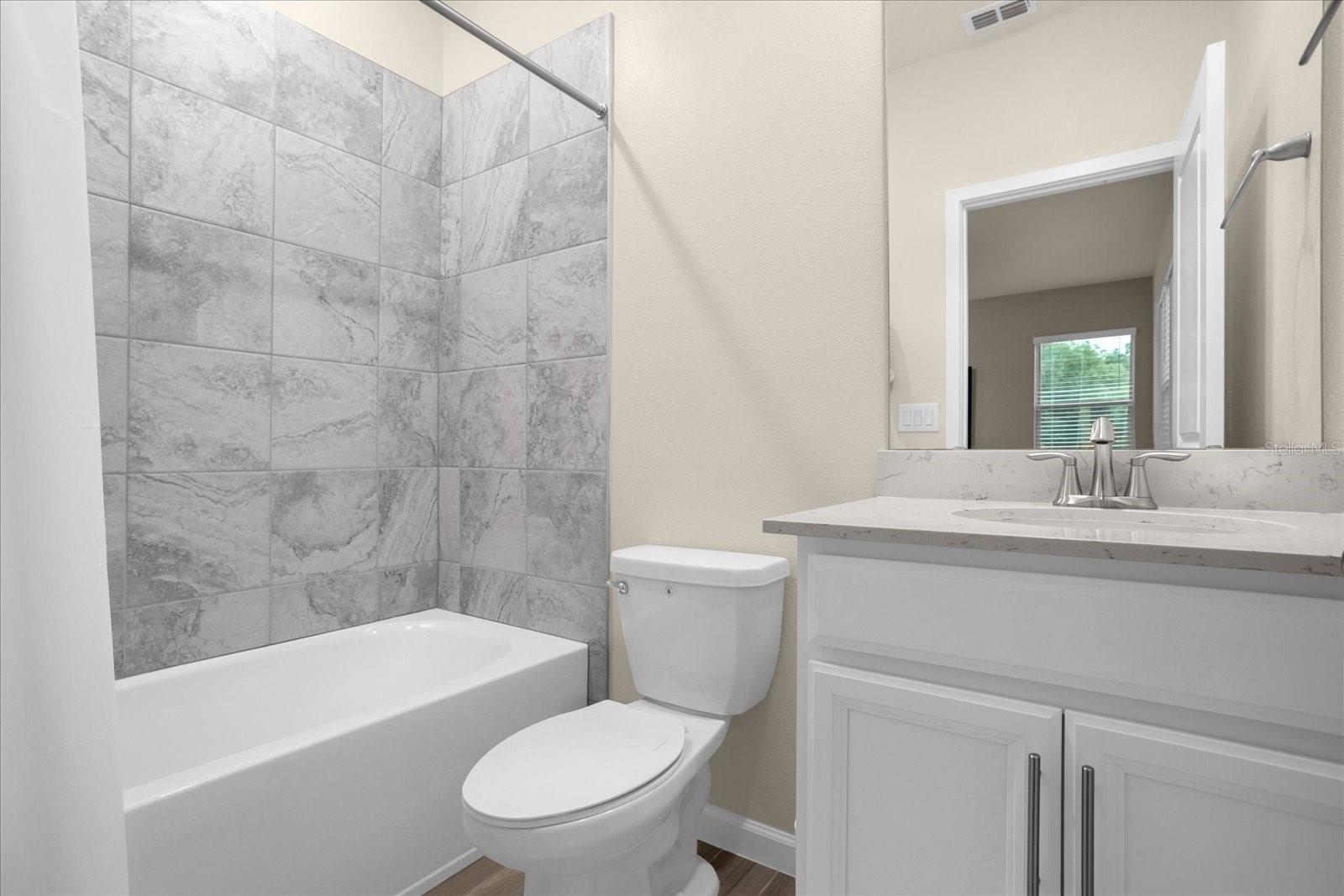 Inlaw suite/ Bonus room full bath