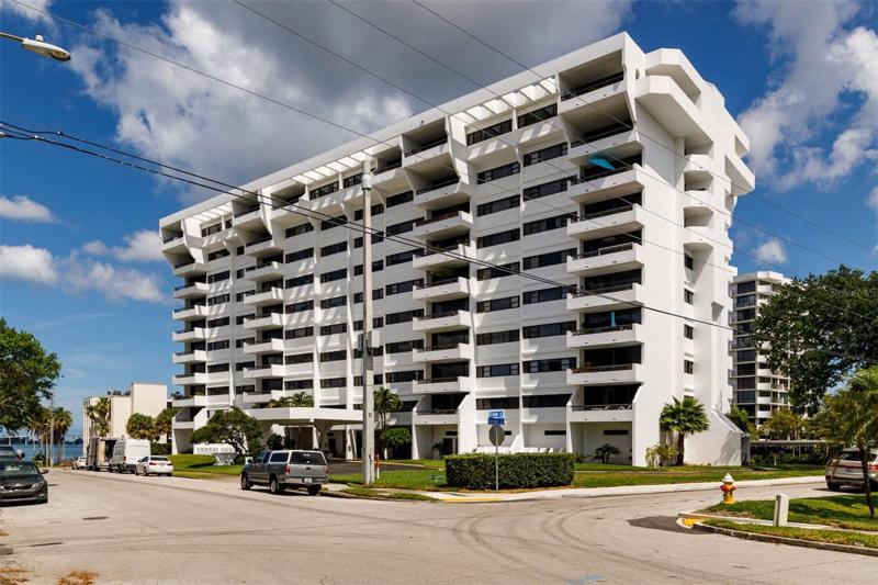 Harbor Oaks Place