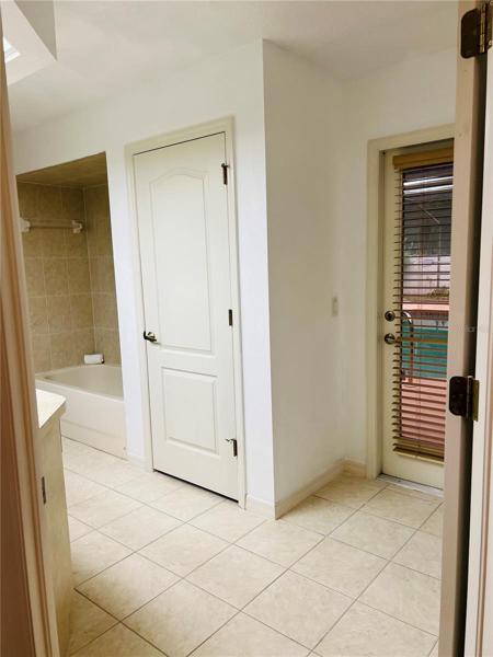 Hall/pool bath