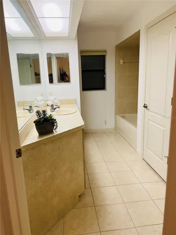 Hall/Pool Bath