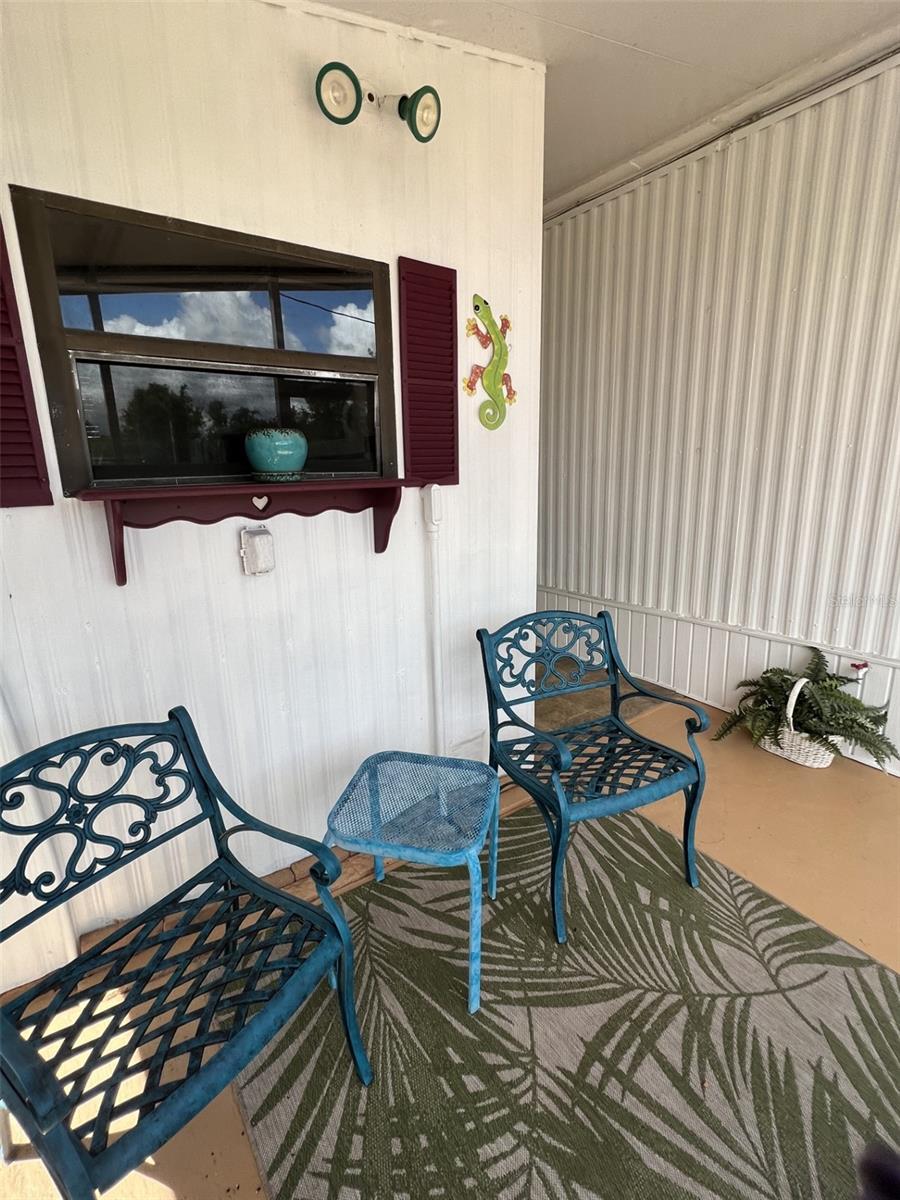 Rear screened lanai