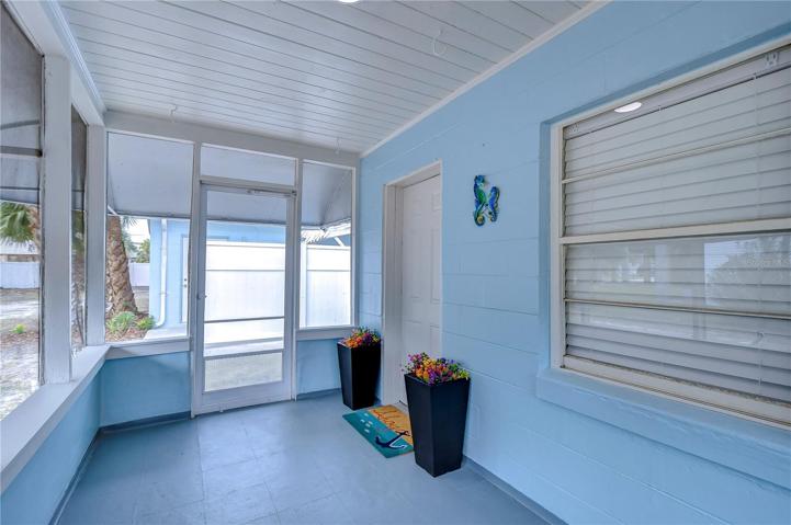 Screen door East Unit