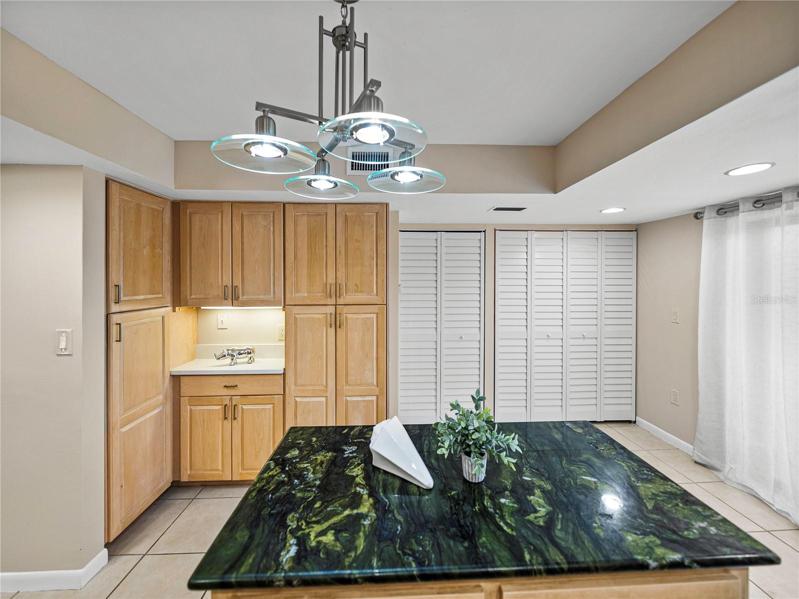 The island granite is stunning!