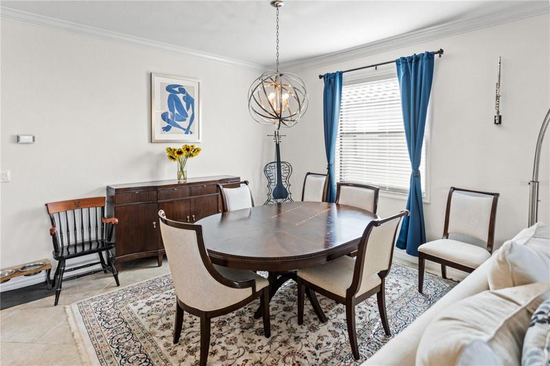 Large dining area for entertaining