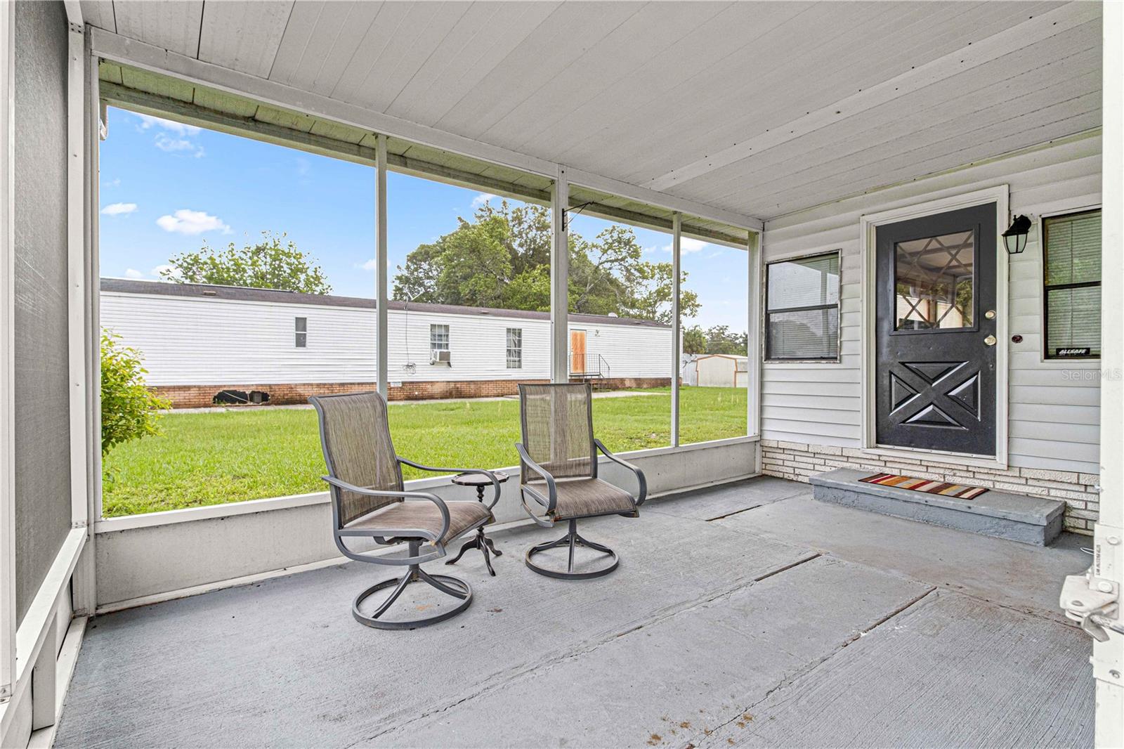 Screened porch 1