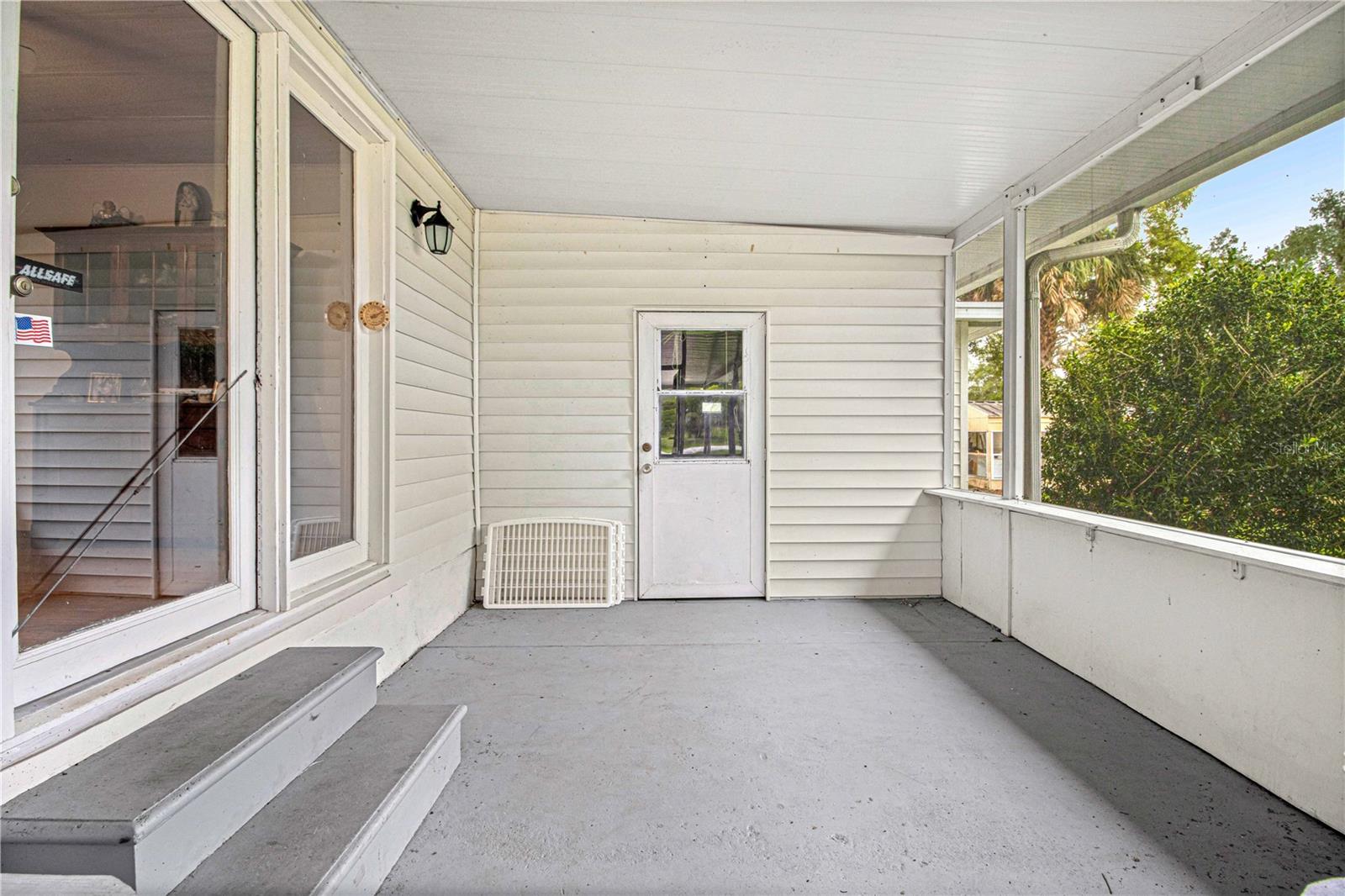 Screened porch 2