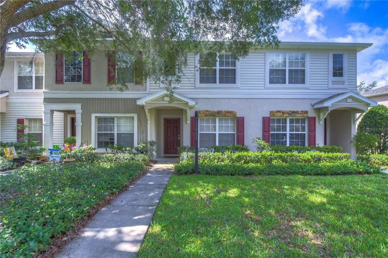 Gorgeous townhouse in desirable Fishhawk Ranch!
