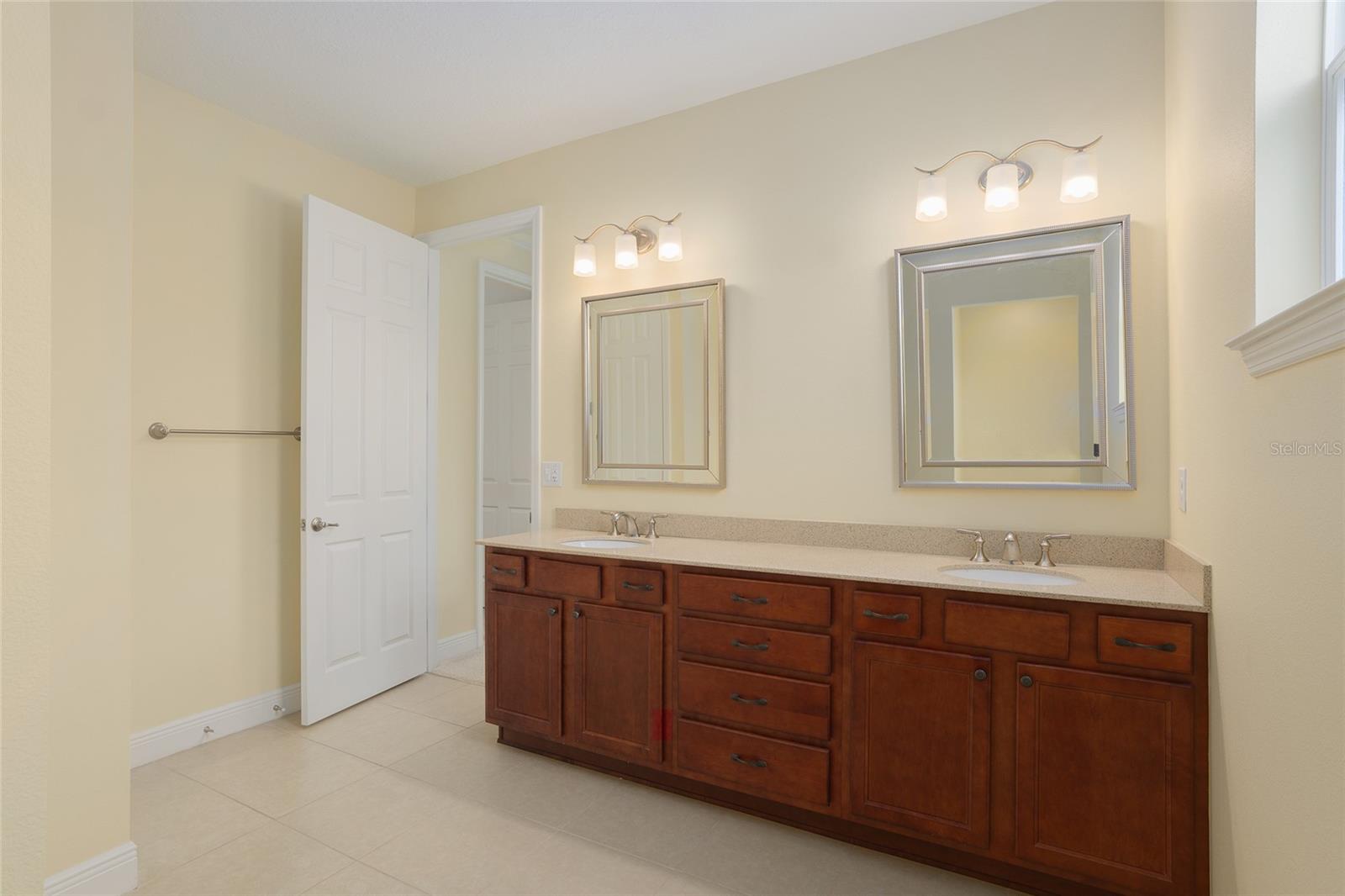 Extended vanity