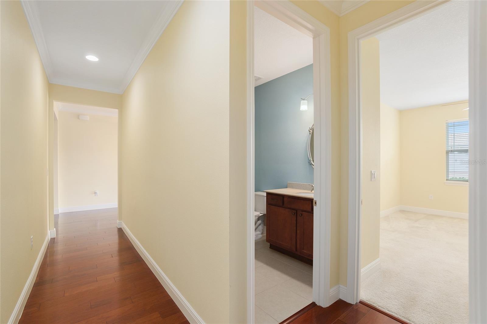 Hall to den/3rd bdrm