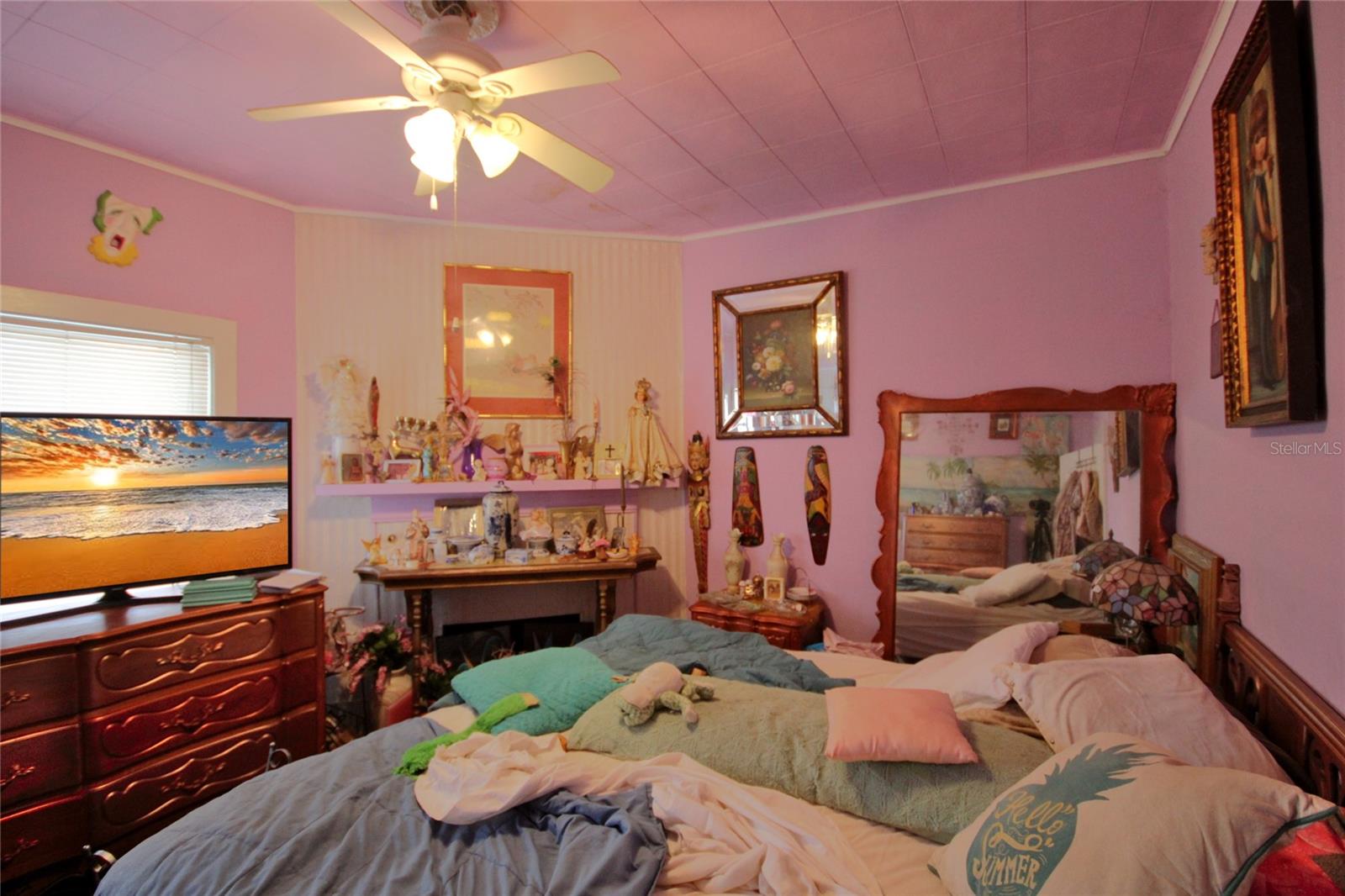 Master bedroom (1st floor)