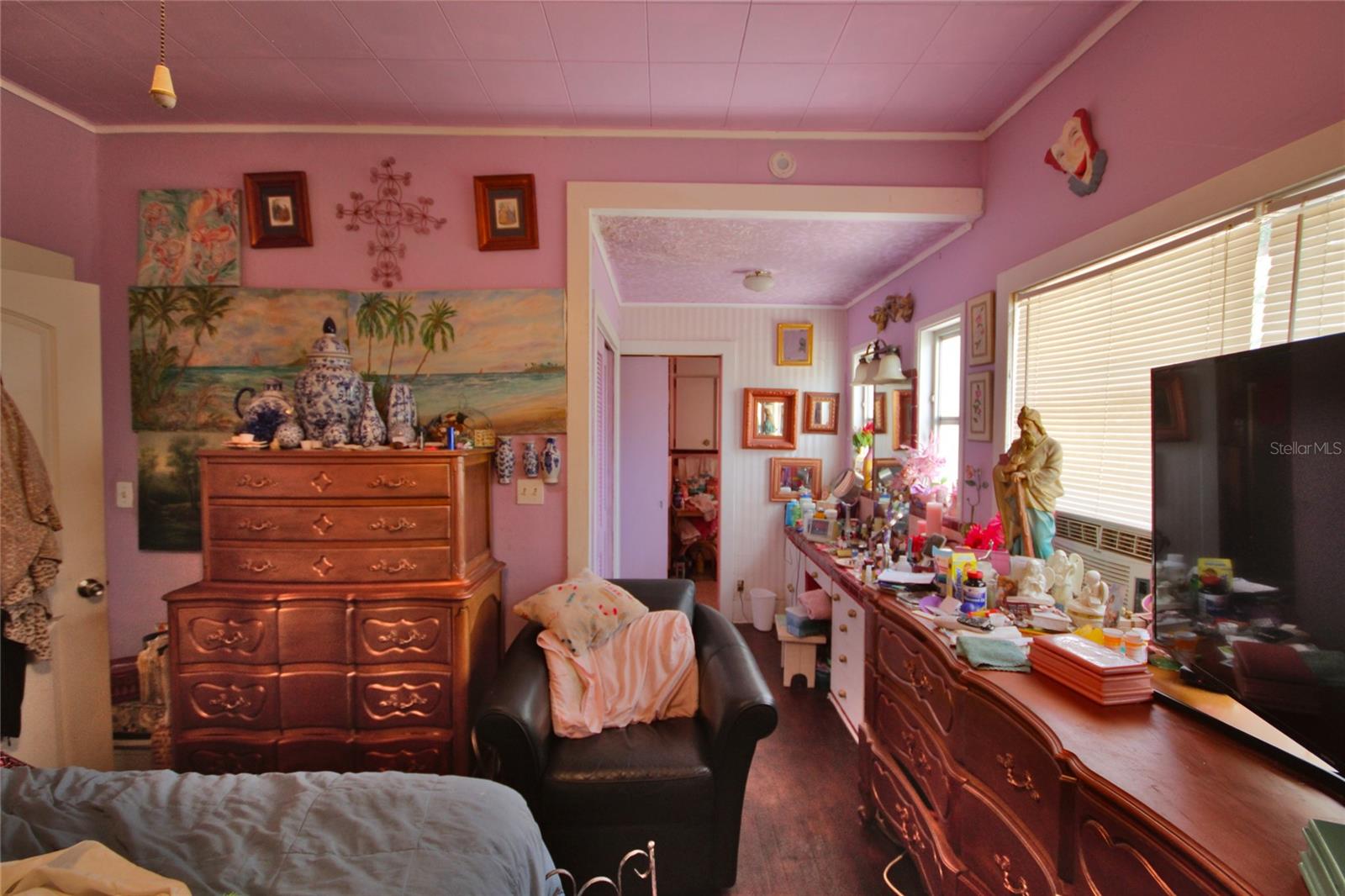 Master bedroom (1st floor)