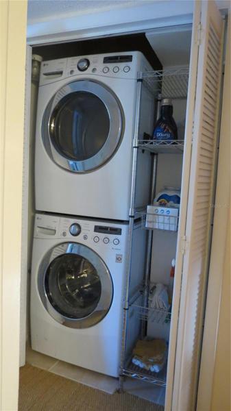 washer / dryer and shelving