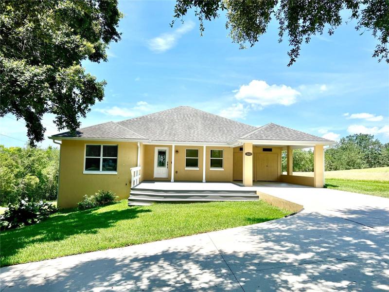 2nd home w/ apprx 1600 sq ft living area