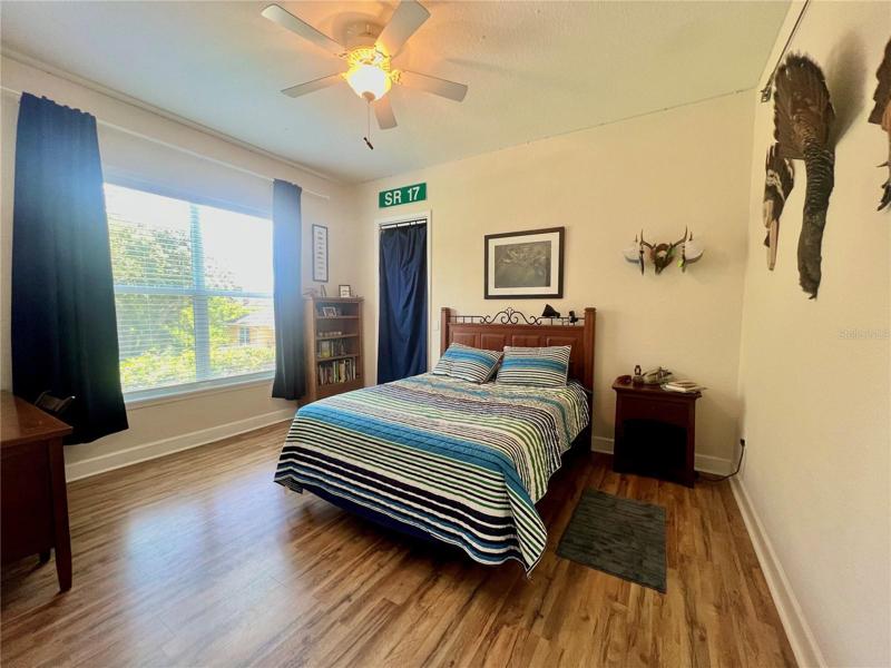 3rd bedroom w/ lg walk-in closet area