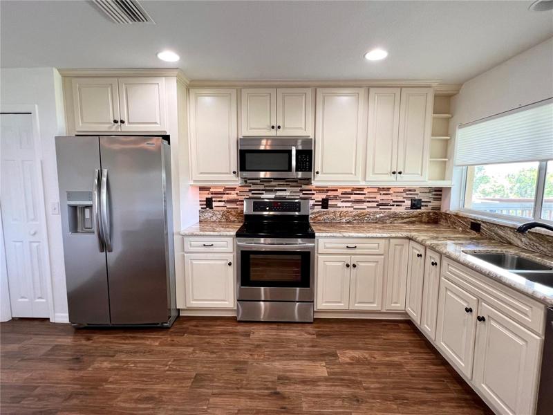 2nd home kitchen w/ 2 pantry closet & all the appliances