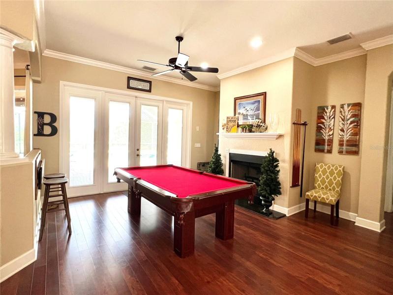 Living room w/ fireplace