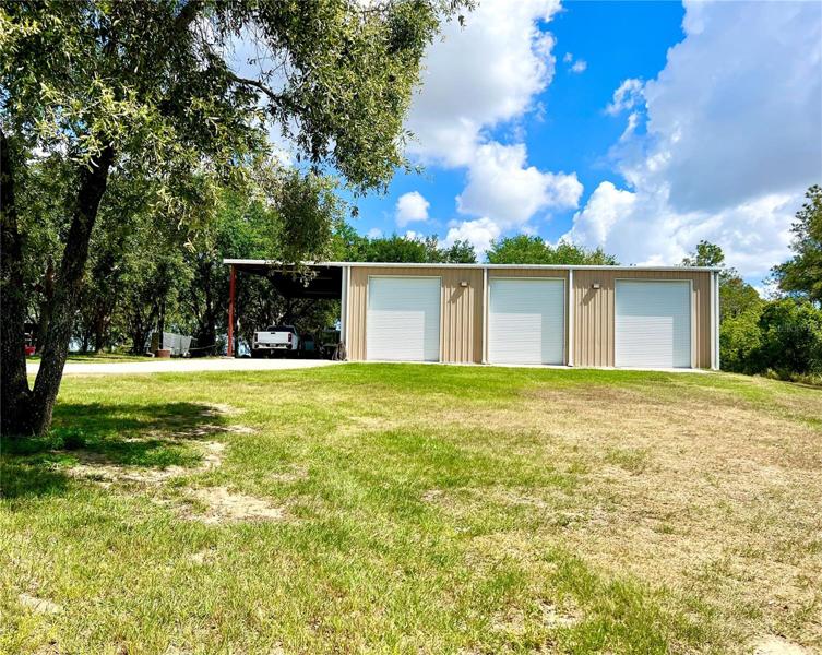 oversized 3 bay garage building w/ so many uses