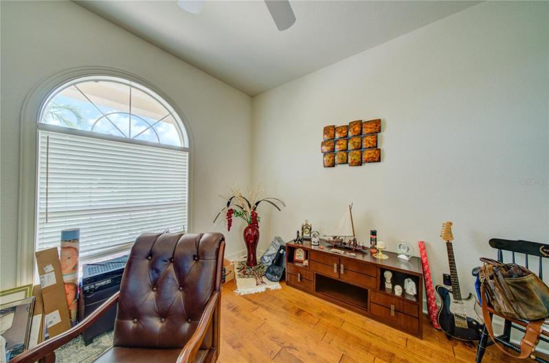 Bedroom/office