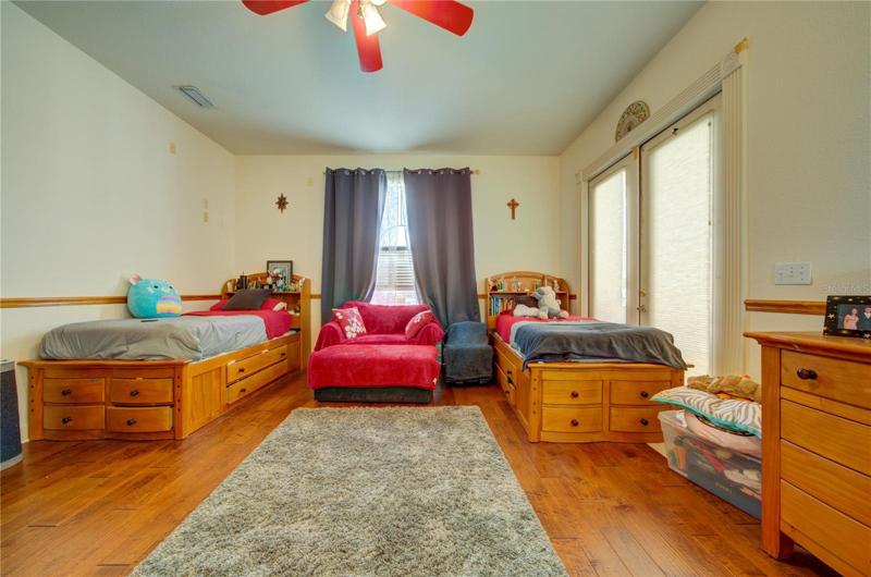 Bedroom with access to the pool
