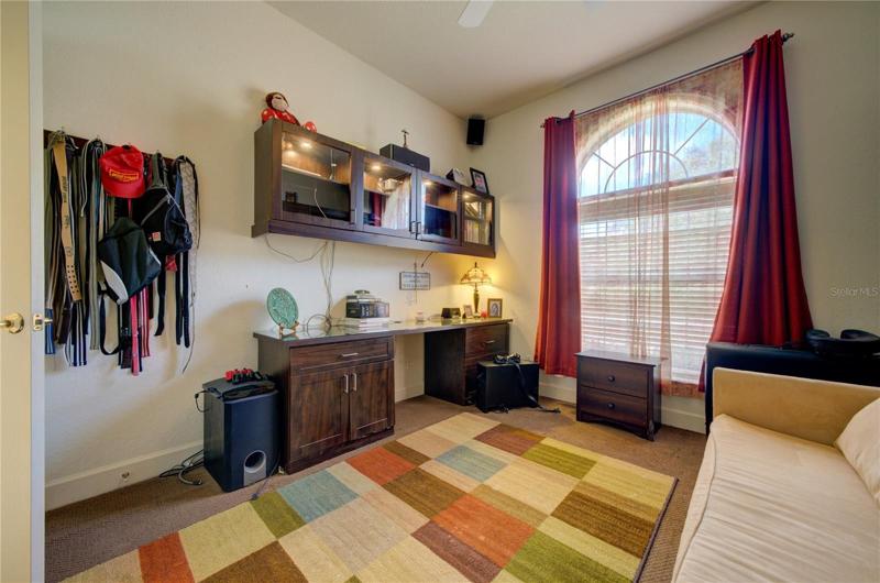 Bedroom/office