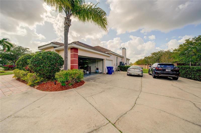 Garage on side