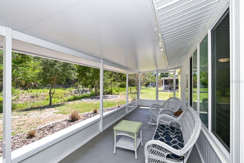 Covered, Screened Lanai