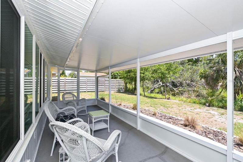 Covered, Screened Lanai